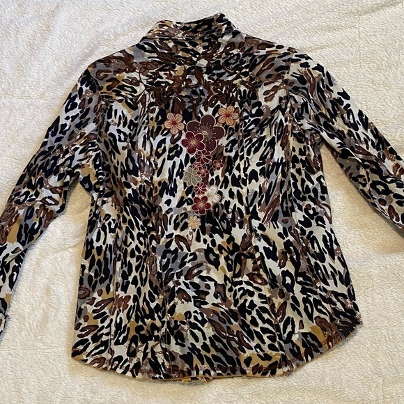 LOVE, LILLY - ANIMAL PRINT EXTENSIVE EMBROIDERY & APPLIQUÉ BLOUSE - SIZE LG B13 - Picture 3 of 14
